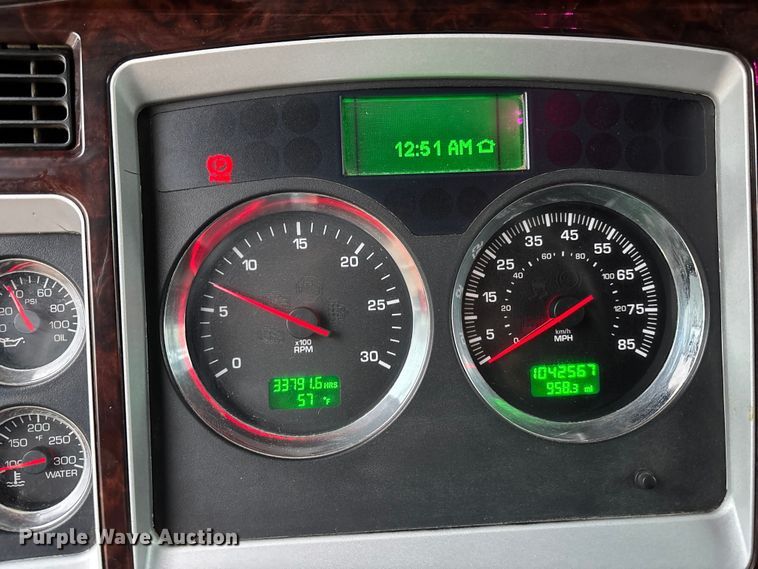 image for item EE4222 2011 Kenworth T660 semi truck