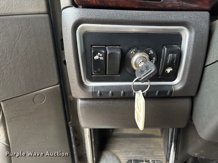 image for item EE4222 2011 Kenworth T660 semi truck