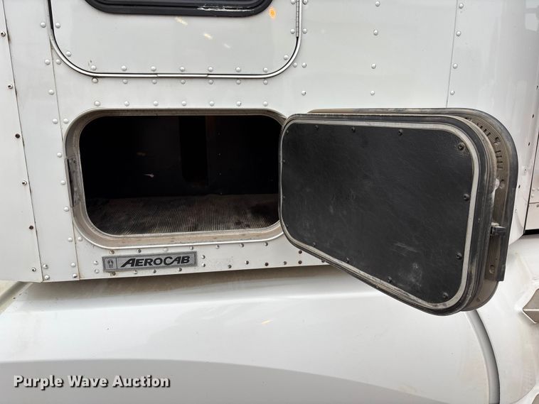 image for item EE4222 2011 Kenworth T660 semi truck