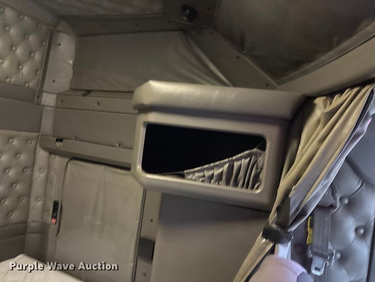 image for item EE4222 2011 Kenworth T660 semi truck