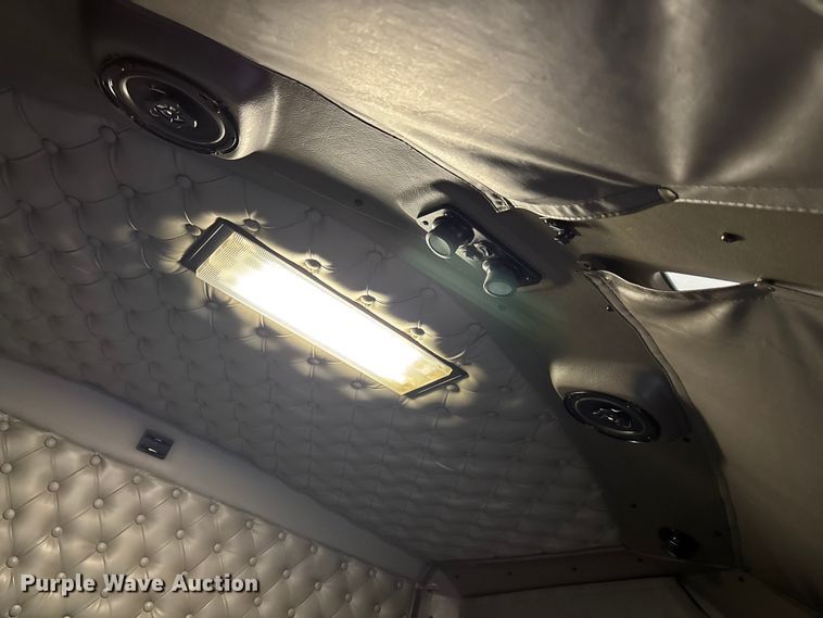 image for item EE4222 2011 Kenworth T660 semi truck