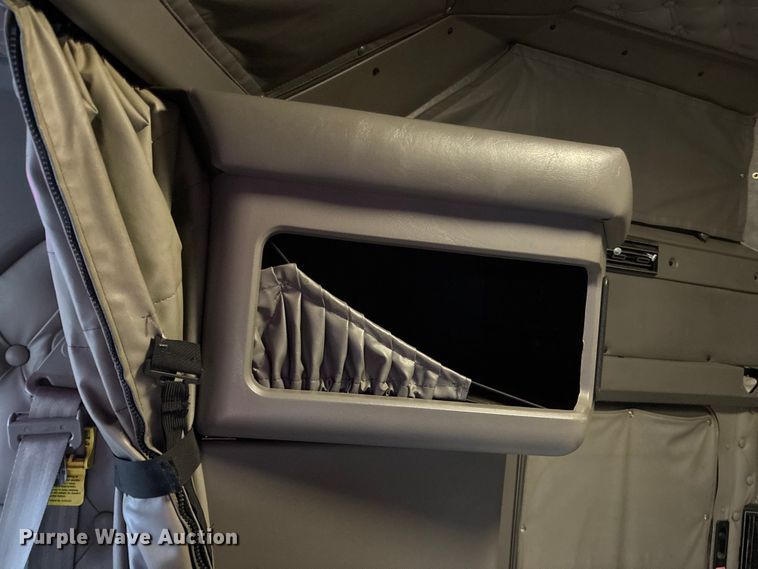 image for item EE4222 2011 Kenworth T660 semi truck