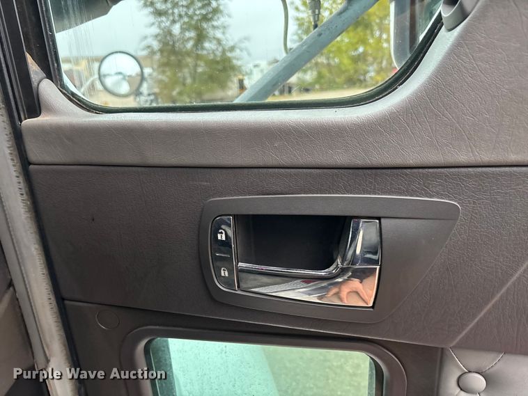 image for item EE4222 2011 Kenworth T660 semi truck