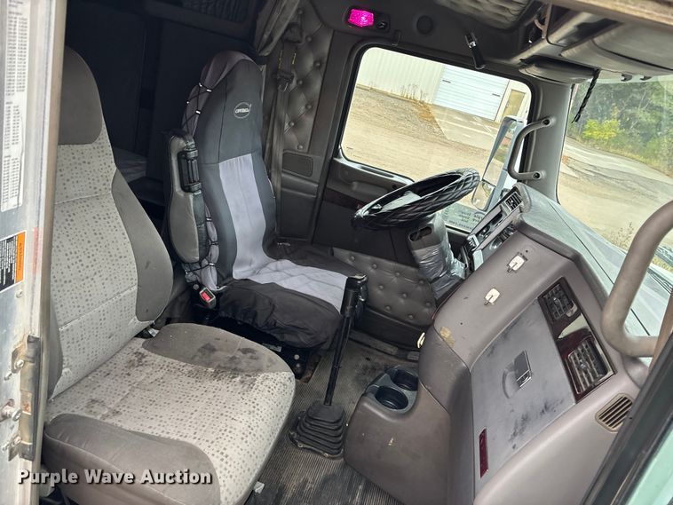 image for item EE4222 2011 Kenworth T660 semi truck