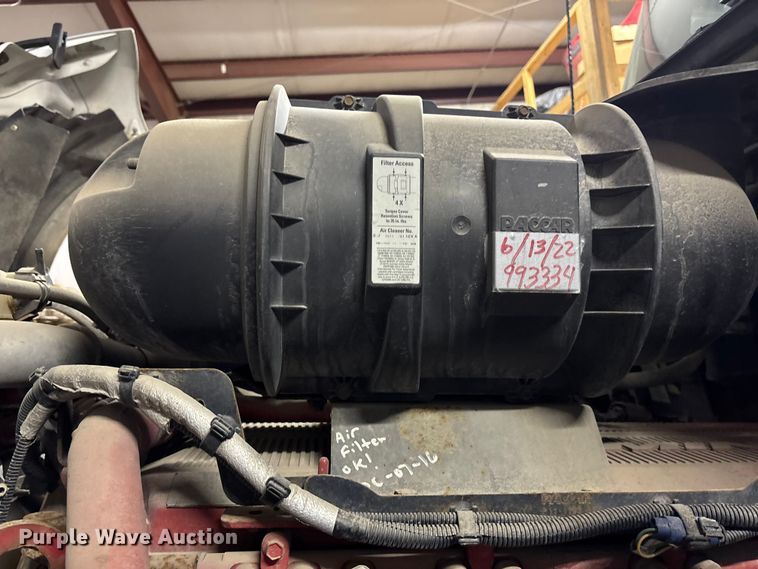 image for item EE4222 2011 Kenworth T660 semi truck