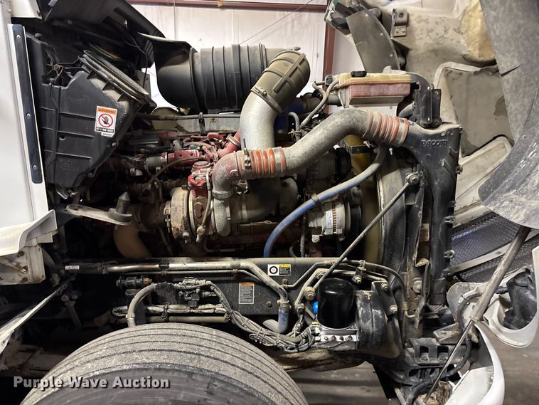 image for item EE4222 2011 Kenworth T660 semi truck