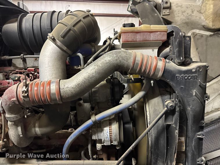 image for item EE4222 2011 Kenworth T660 semi truck