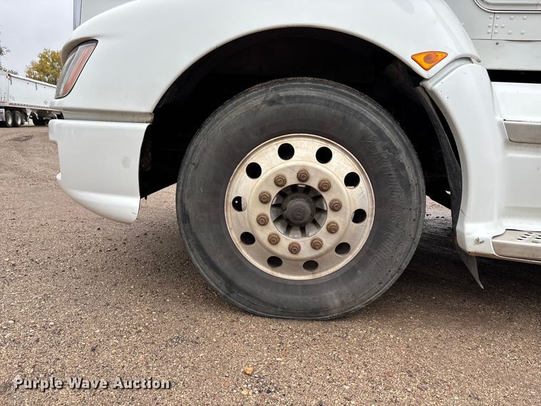 image for item EE4222 2011 Kenworth T660 semi truck