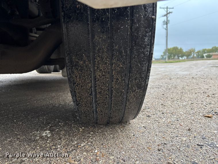 image for item EE4222 2011 Kenworth T660 semi truck