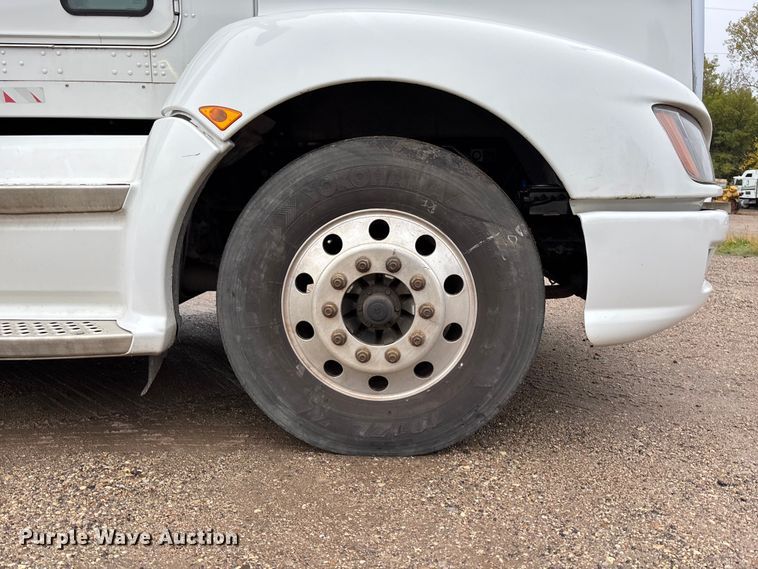 image for item EE4222 2011 Kenworth T660 semi truck