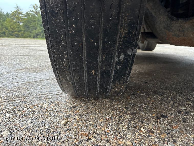 image for item EE4222 2011 Kenworth T660 semi truck