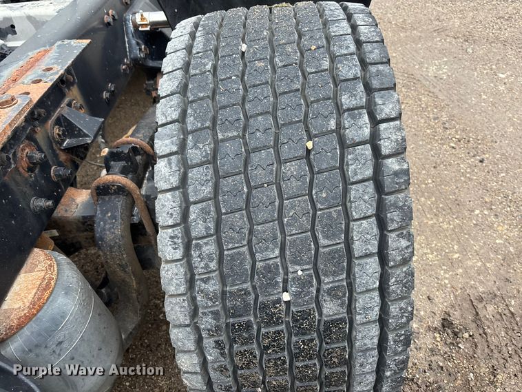 image for item EE4222 2011 Kenworth T660 semi truck