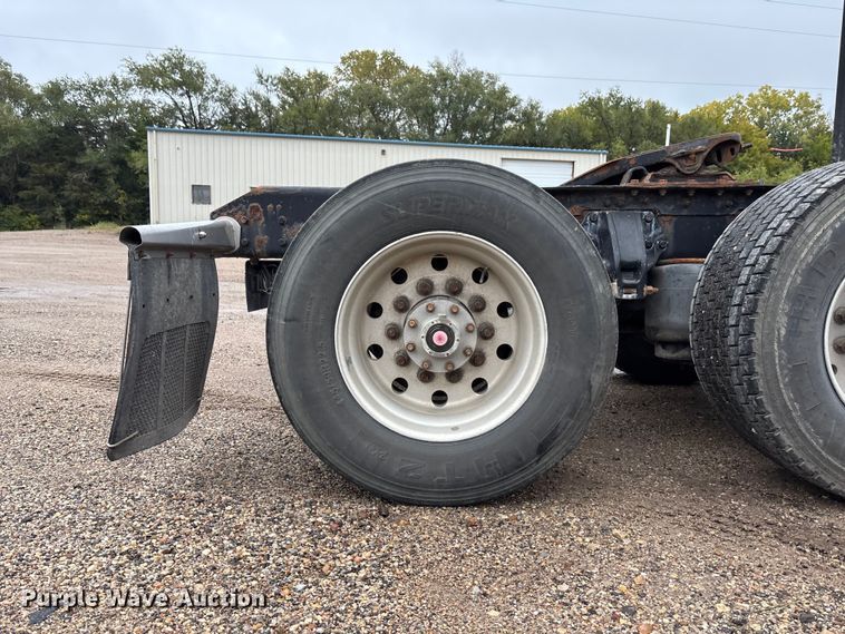 image for item EE4222 2011 Kenworth T660 semi truck