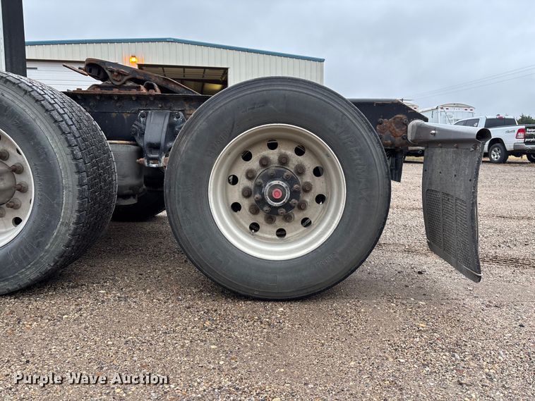 image for item EE4222 2011 Kenworth T660 semi truck