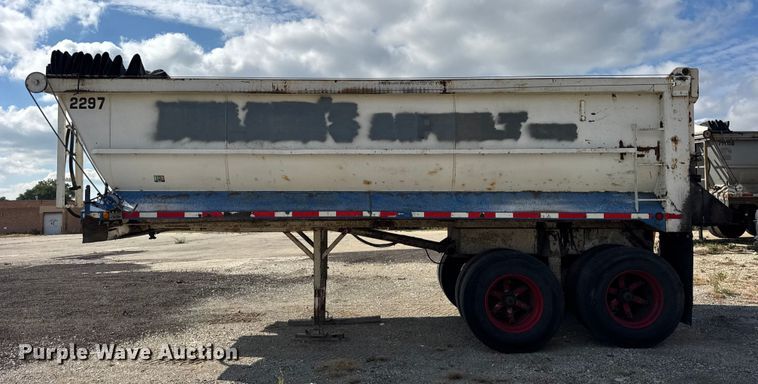 image for item EF2232 1999 Hilbilt end dump trailer