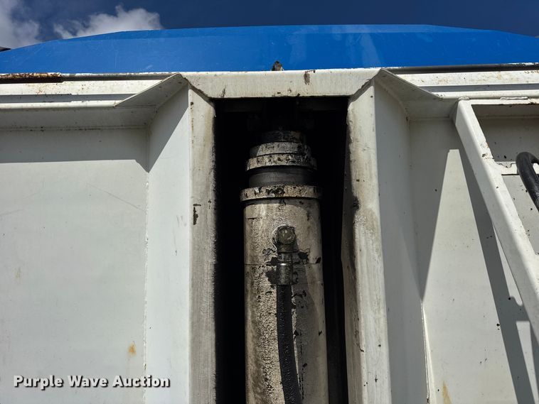 image for item EF2232 1999 Hilbilt end dump trailer