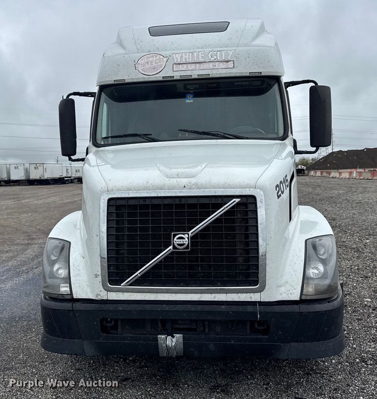 image for item EF2238 2015 Volvo VNL semi truck