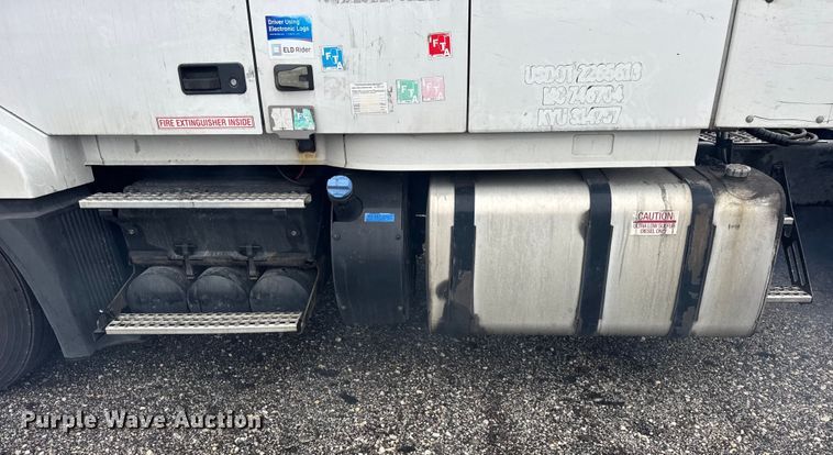 image for item EF2238 2015 Volvo VNL semi truck