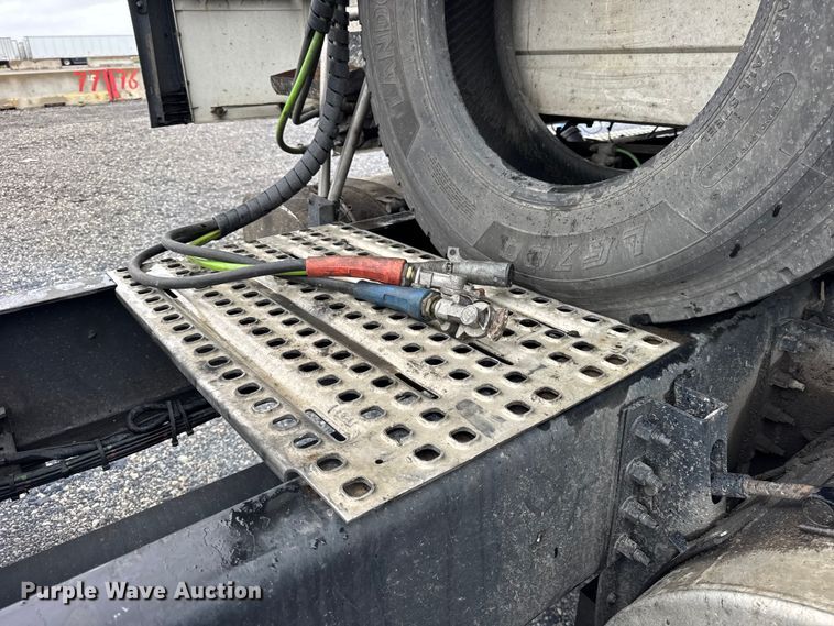 image for item EF2238 2015 Volvo VNL semi truck