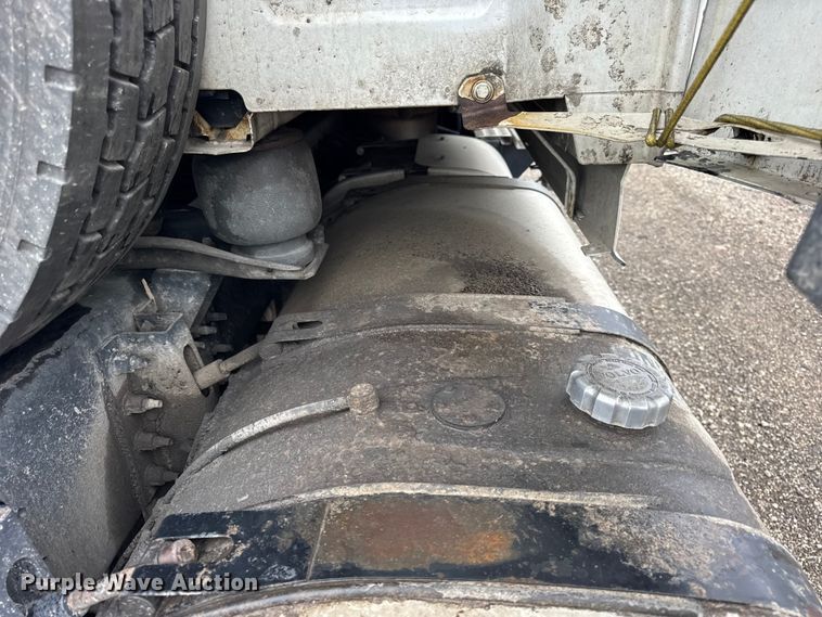 image for item EF2238 2015 Volvo VNL semi truck