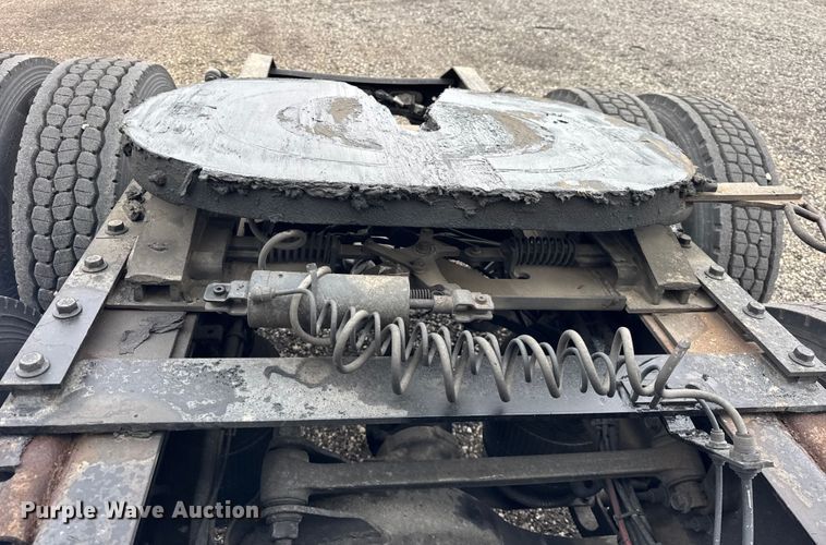 image for item EF2238 2015 Volvo VNL semi truck