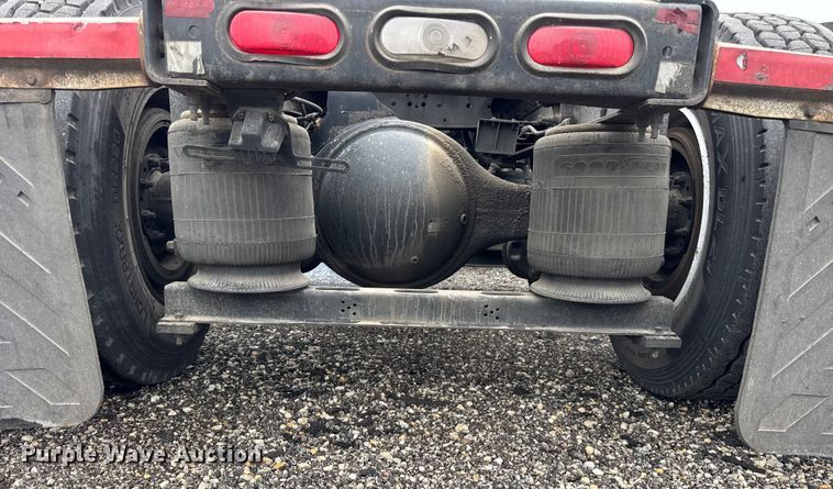 image for item EF2238 2015 Volvo VNL semi truck