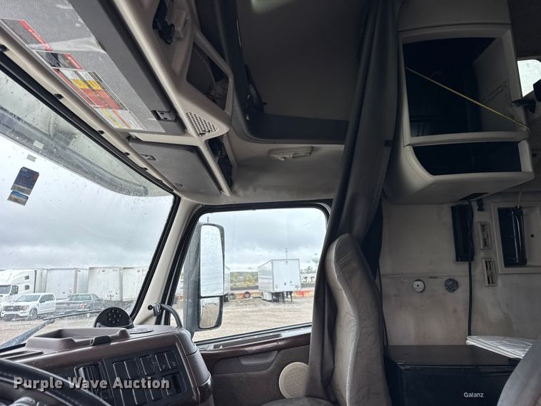 image for item EF2238 2015 Volvo VNL semi truck