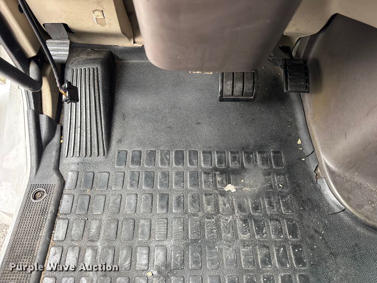 image for item EF2238 2015 Volvo VNL semi truck