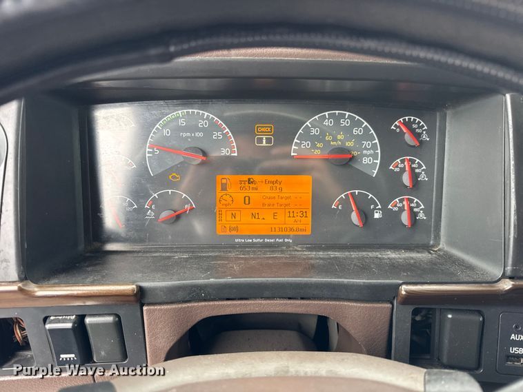 image for item EF2238 2015 Volvo VNL semi truck