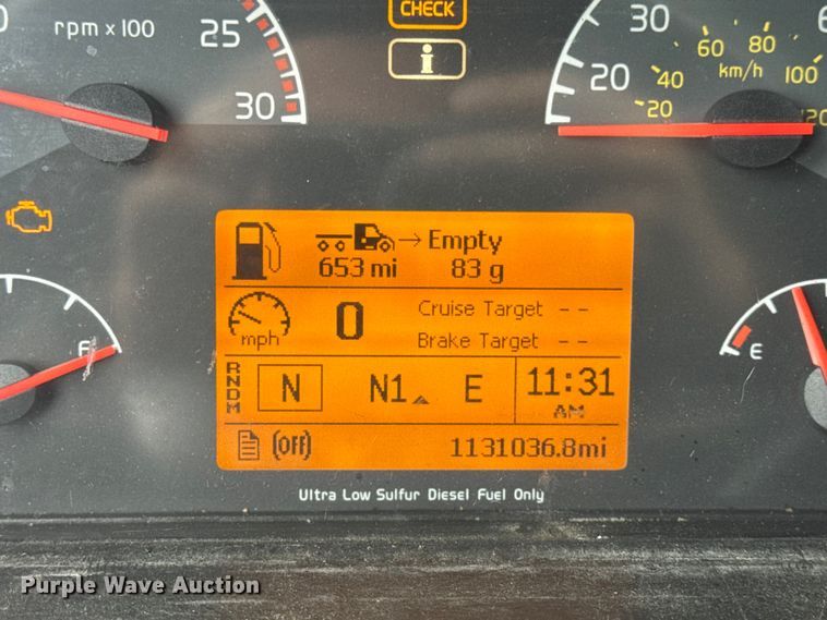 image for item EF2238 2015 Volvo VNL semi truck