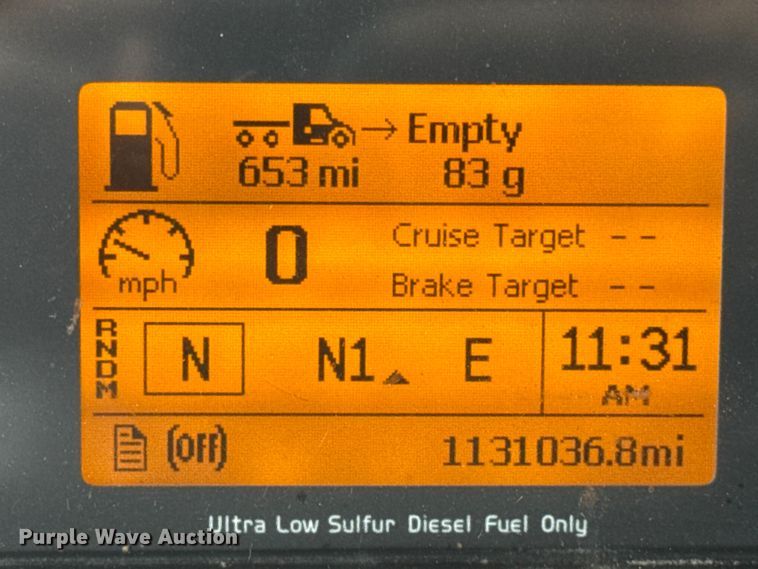 image for item EF2238 2015 Volvo VNL semi truck