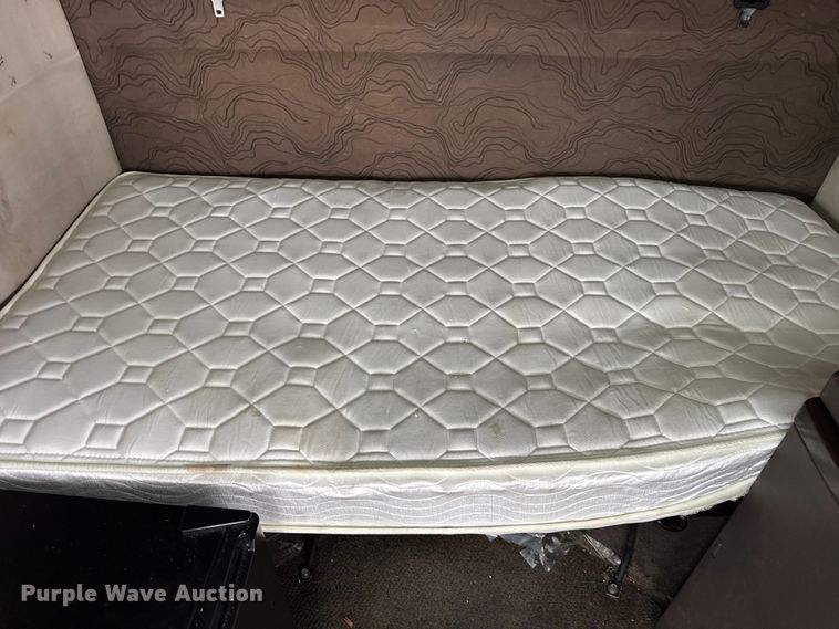 image for item EF2238 2015 Volvo VNL semi truck