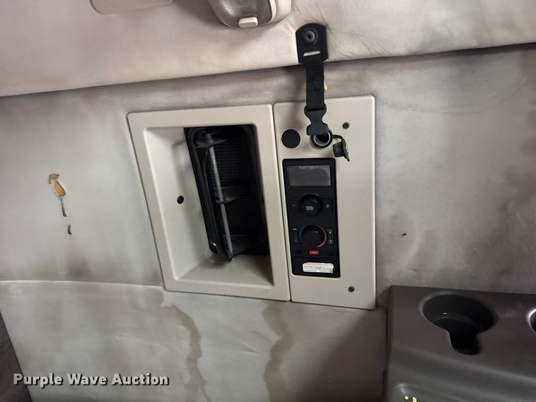 image for item EF2238 2015 Volvo VNL semi truck