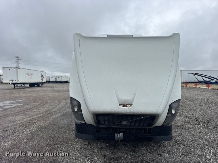 image for item EF2238 2015 Volvo VNL semi truck