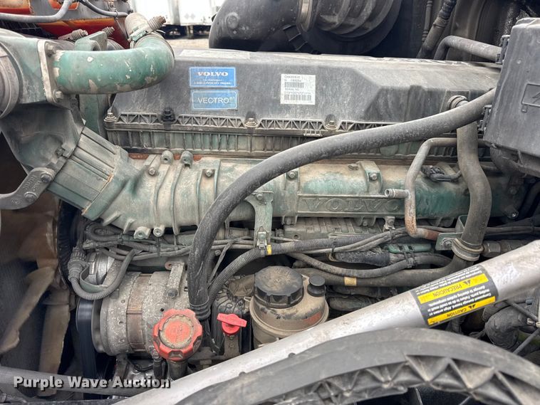 image for item EF2238 2015 Volvo VNL semi truck