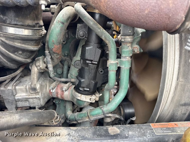 image for item EF2238 2015 Volvo VNL semi truck