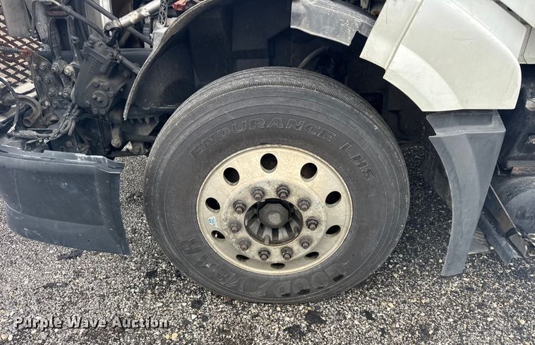 image for item EF2238 2015 Volvo VNL semi truck