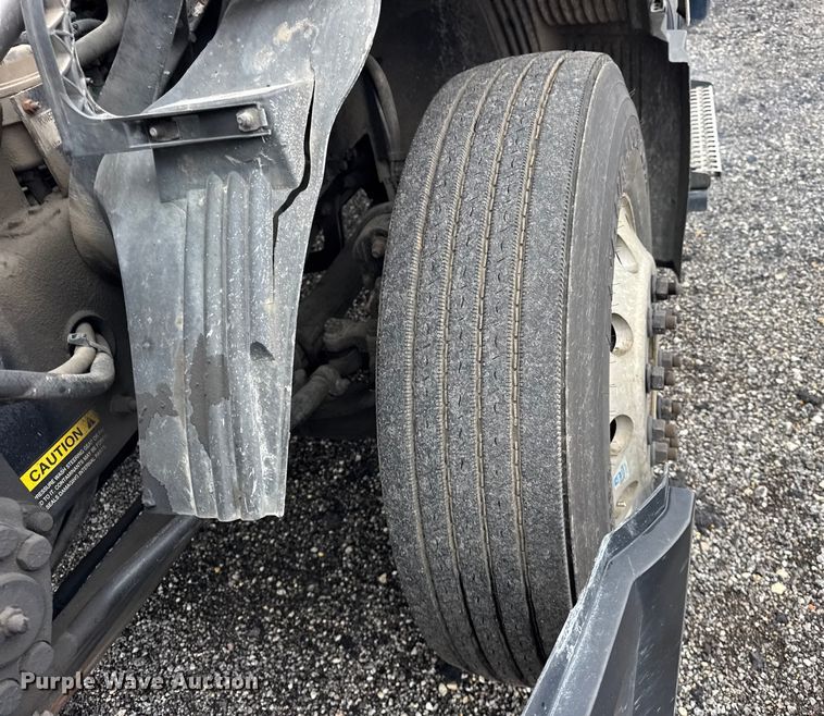 image for item EF2238 2015 Volvo VNL semi truck