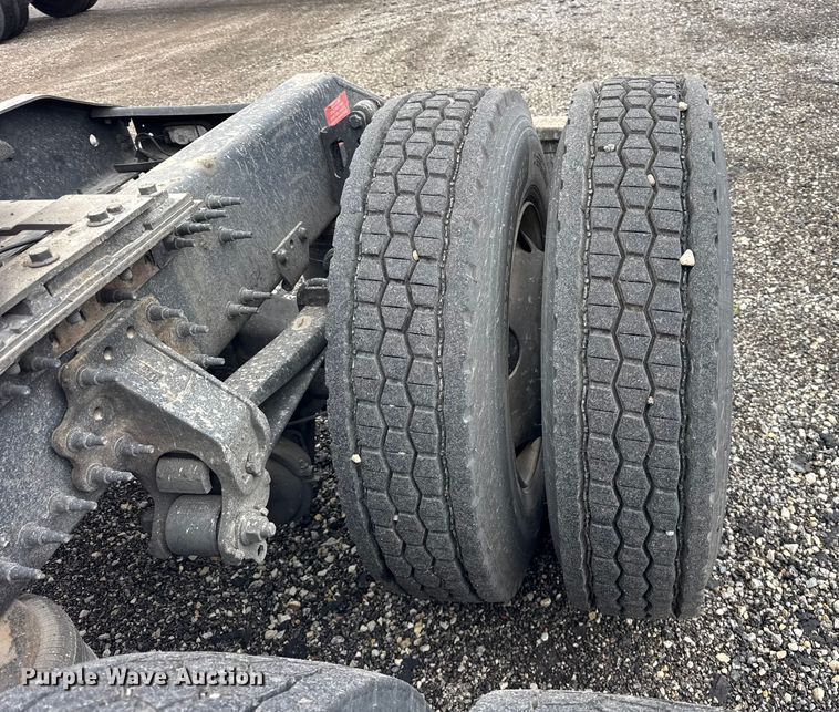 image for item EF2238 2015 Volvo VNL semi truck