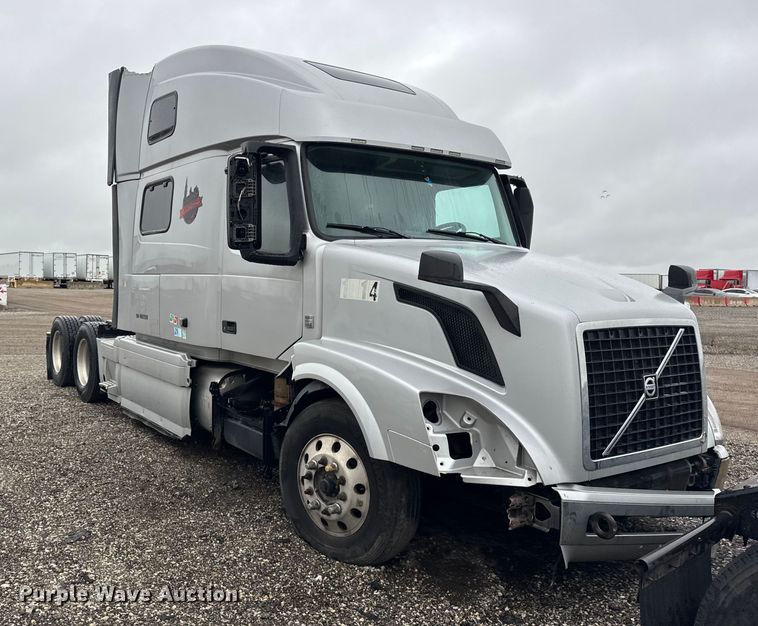 image for item EF2239 2015 Volvo VNL semi truck
