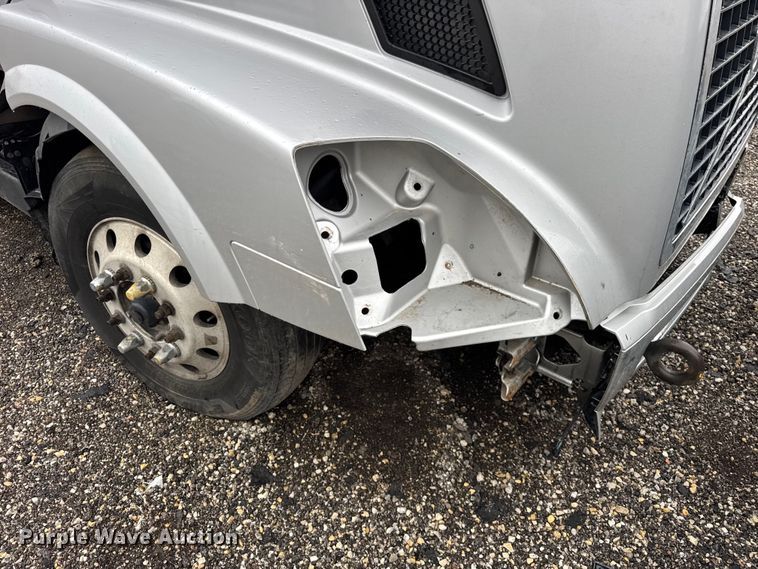 image for item EF2239 2015 Volvo VNL semi truck