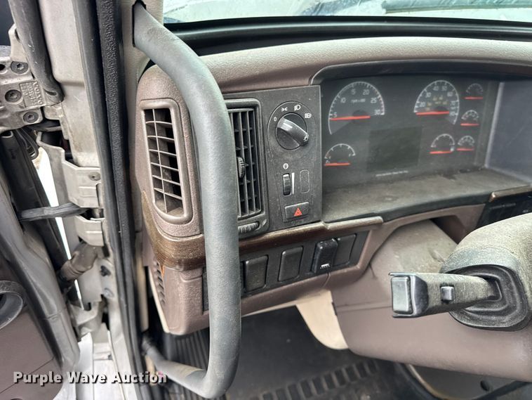 image for item EF2239 2015 Volvo VNL semi truck