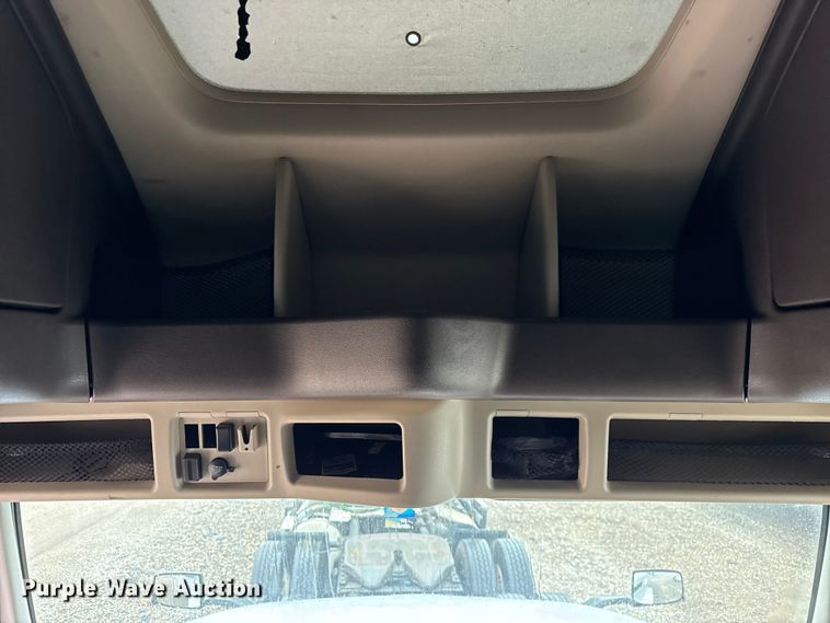 image for item EF2239 2015 Volvo VNL semi truck