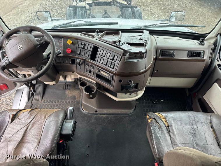 image for item EF2239 2015 Volvo VNL semi truck