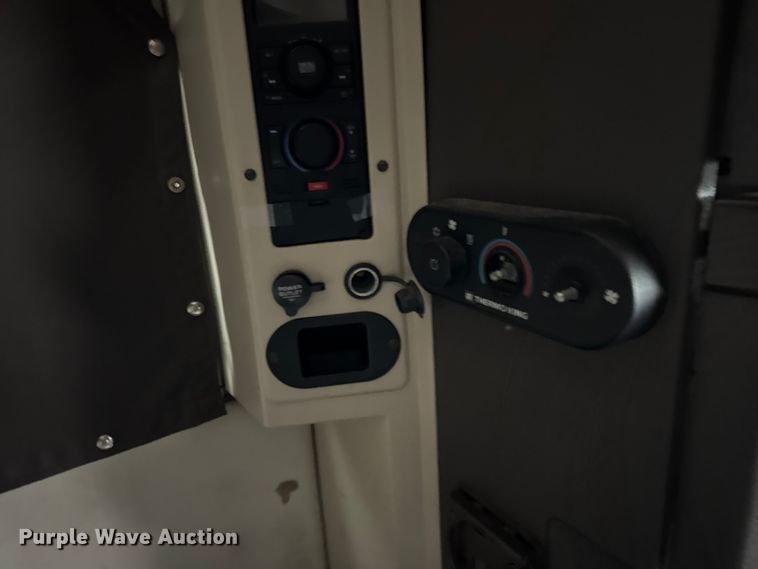 image for item EF2239 2015 Volvo VNL semi truck