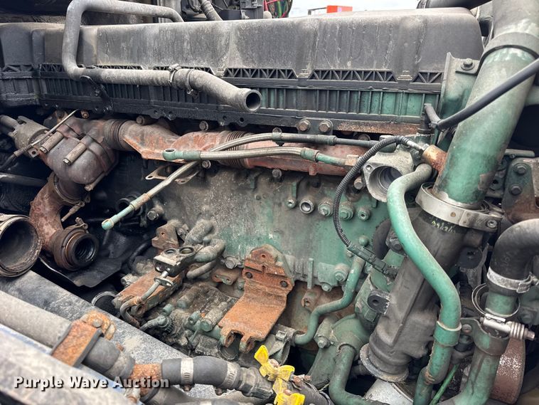 image for item EF2239 2015 Volvo VNL semi truck