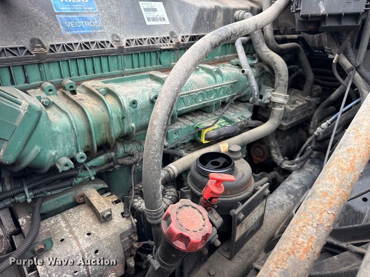 image for item EF2239 2015 Volvo VNL semi truck