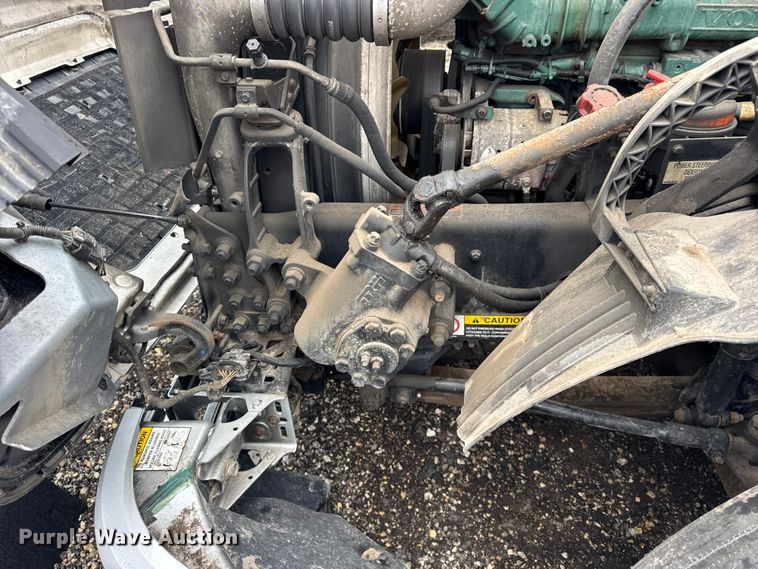 image for item EF2239 2015 Volvo VNL semi truck