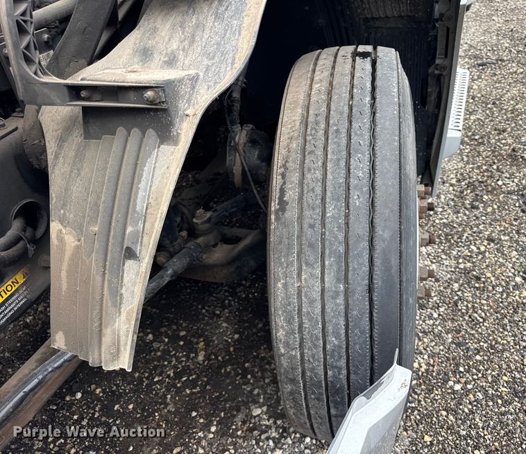 image for item EF2239 2015 Volvo VNL semi truck