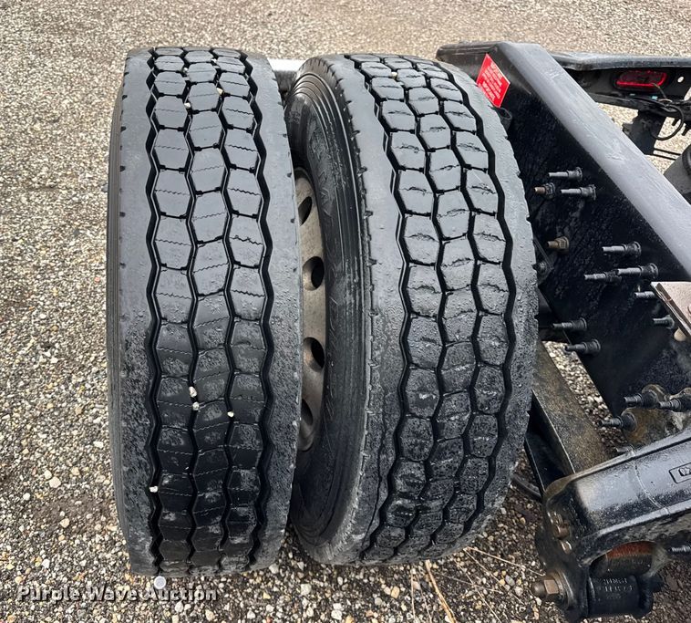 image for item EF2239 2015 Volvo VNL semi truck